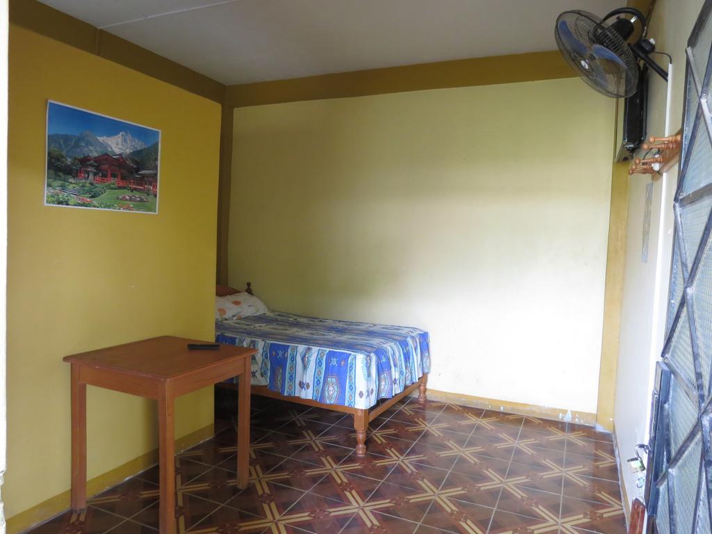 Tambopata Hostel Bambu Пуерто Малдонадо Стая снимка